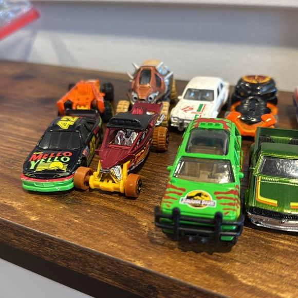 Mixed Lot of 20 Die Cast & Plastic Toy Cars - Picture 7 of 8